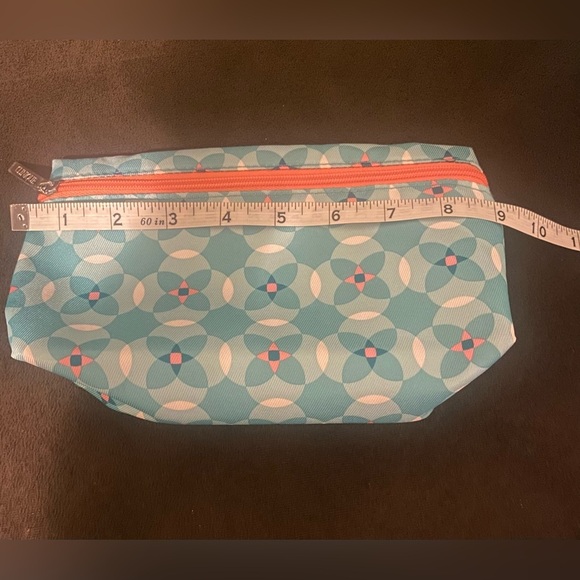 Clinique Cosmetic bag - Picture 4 of 5